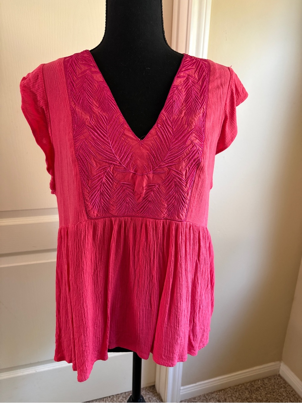 Women’s V-Neck Embroidered Peasant Top - Hot Pink sz Large